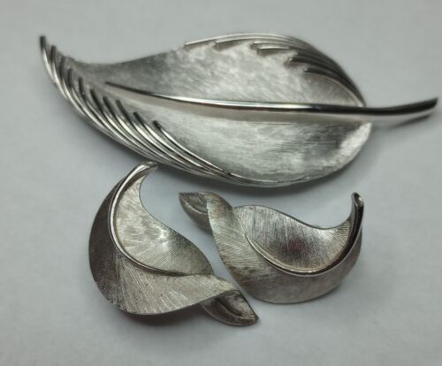 Crown Trifari Silver Tone Leaf Brooch & Earrings … - image 1