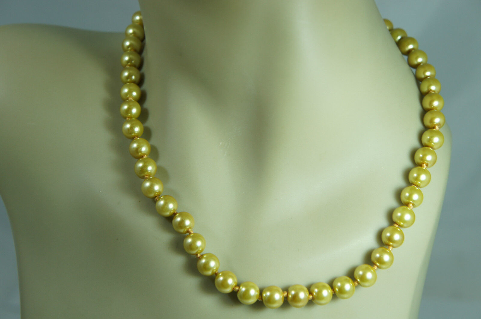 VINTAGE ? GOLD TONE & GOLDEN FAUX PEARL SINGLE ST… - image 4