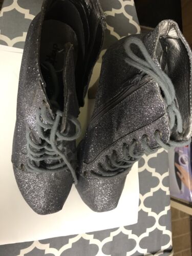 Charlotte Russe Size 9 Silver Booties Free Shippin