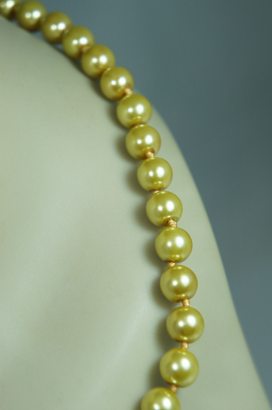 VINTAGE ? GOLD TONE & GOLDEN FAUX PEARL SINGLE ST… - image 7