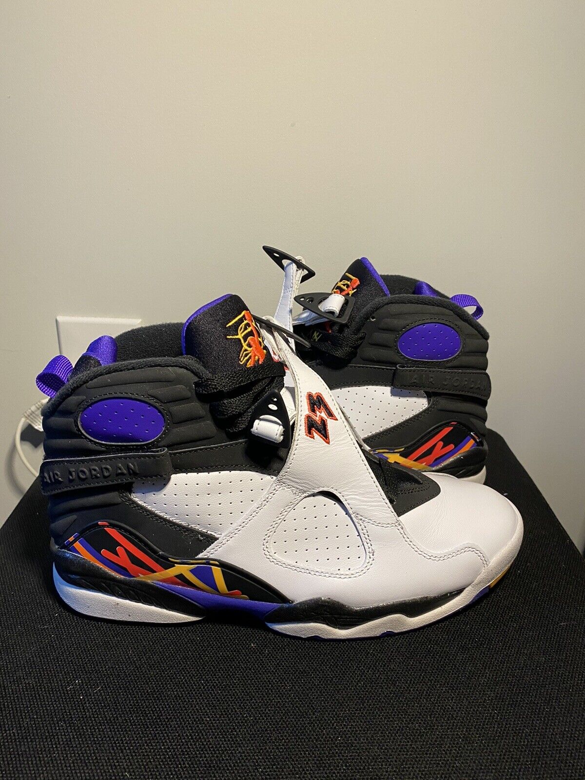 Jordan 8 Three peat size 8 - image 2