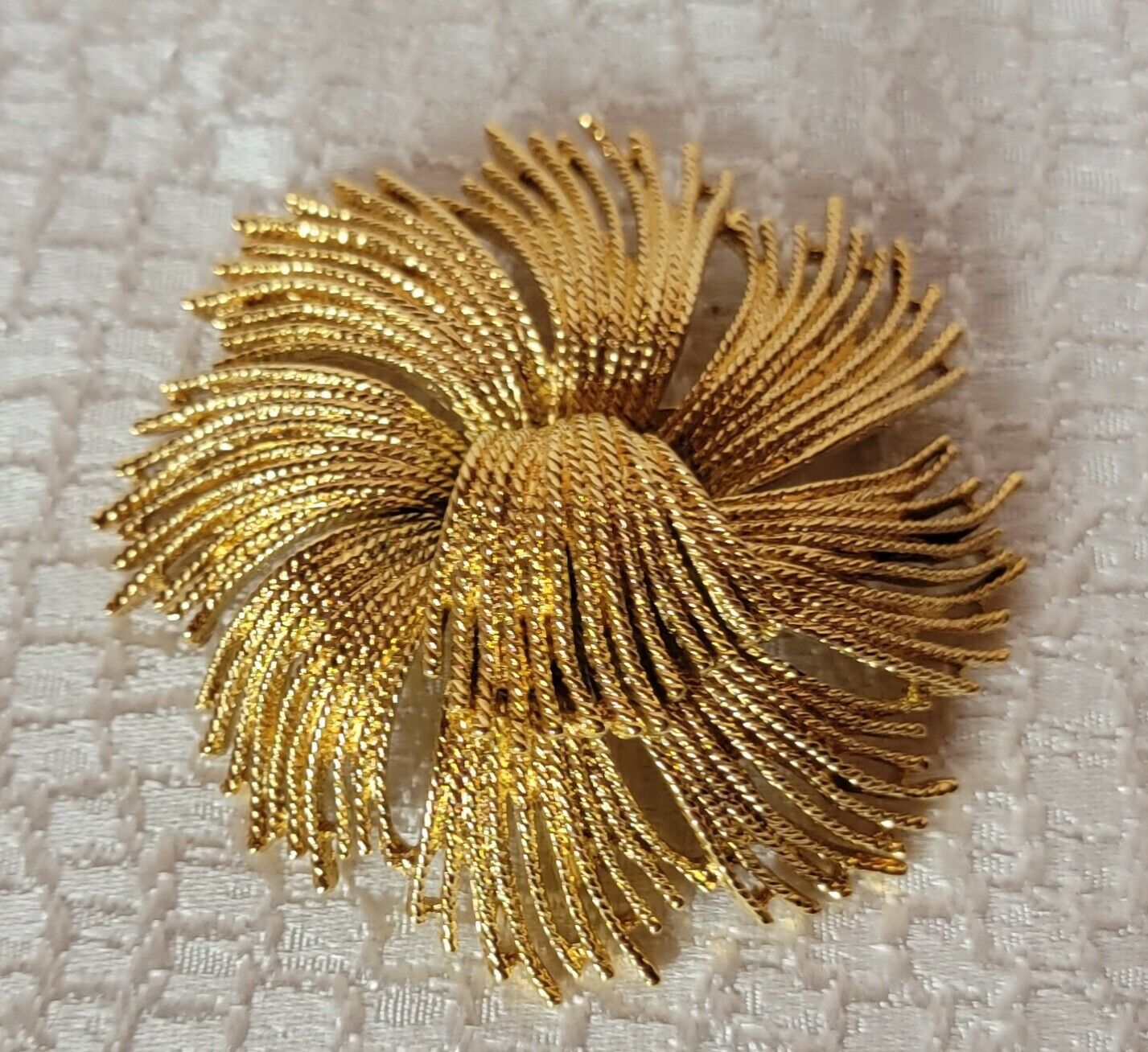 Vintage 1960s Monet Cordelia Gold Tone Haystack B… - image 1