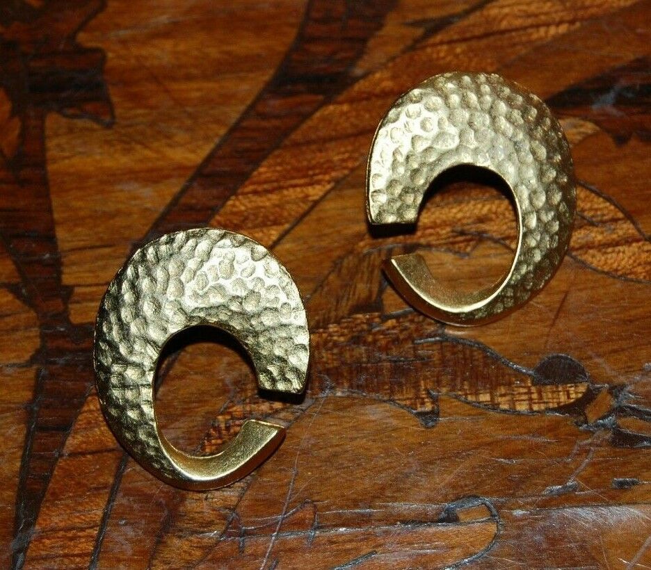 ELEGANT VTG 1980'S COUTURE OVAL GOLDEN HAMMERED B… - image 5