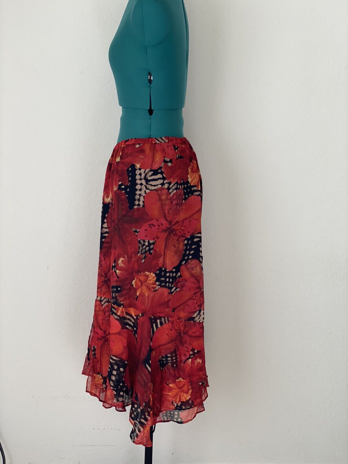 Black And Red Women’s Vintage Floral Skirt. Size … - image 5