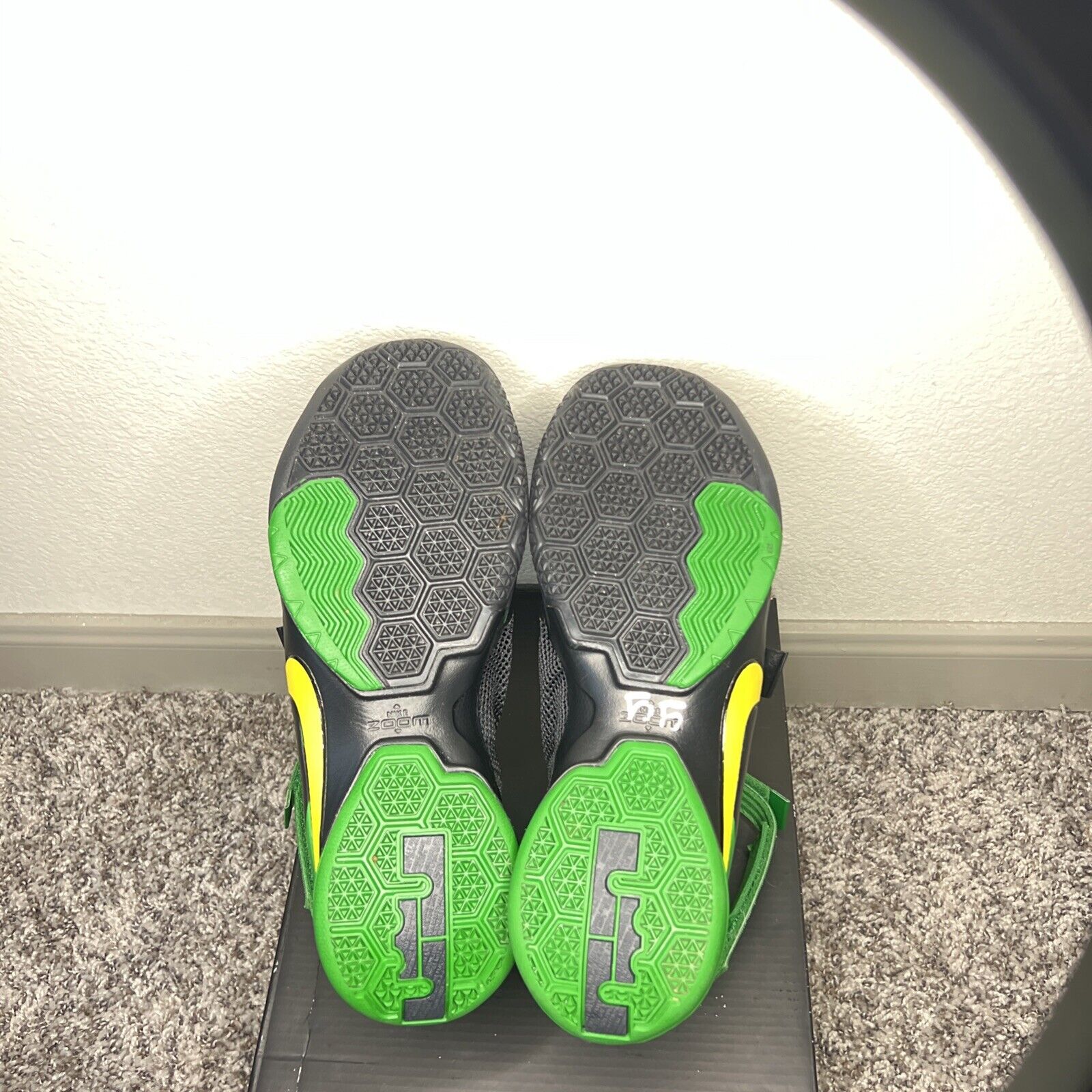 Size 9- Nike LeBron Zoom Soldier 9 *Oregon Ducks* - image 5