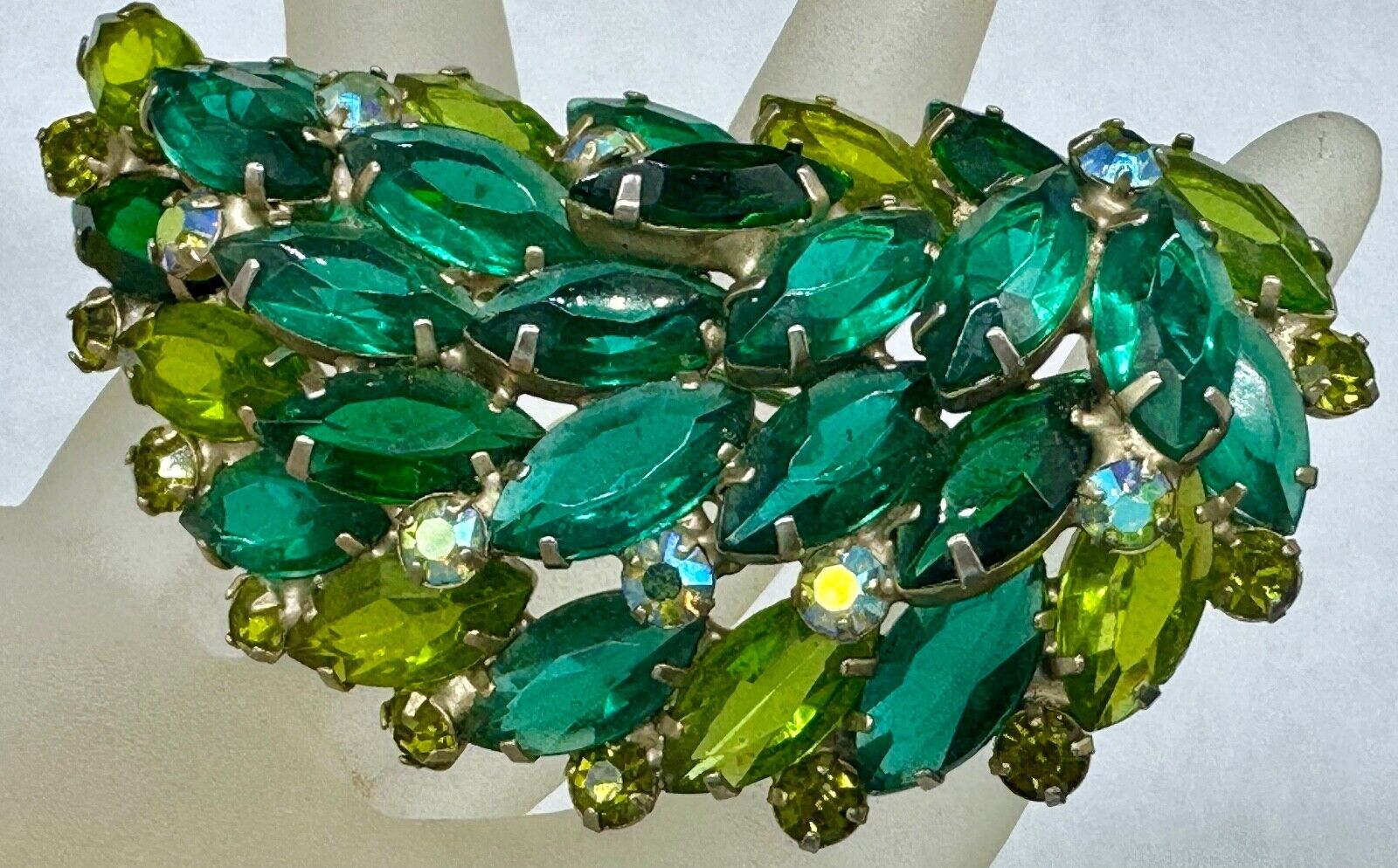 VINTAGE ESTATE GOLD TONE AURORA BOREALIS EMERALD … - image 1