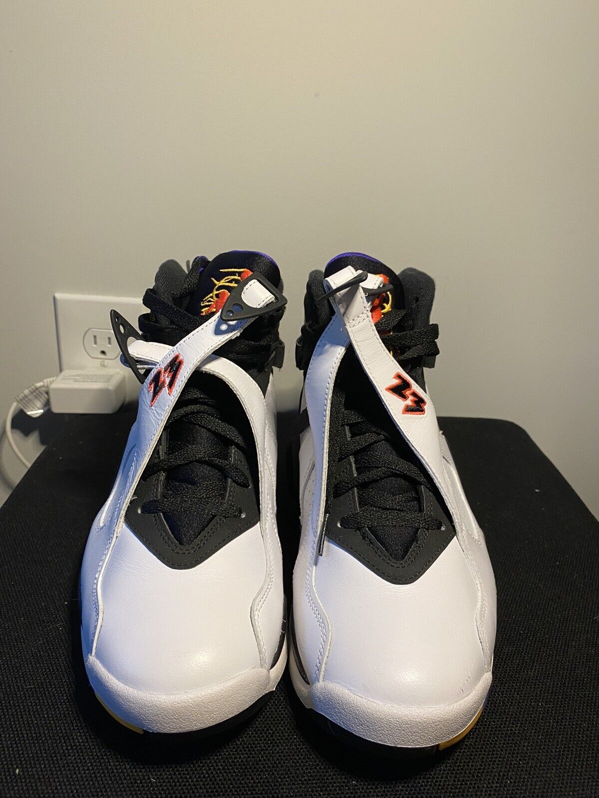 Jordan 8 Three peat size 8 - image 5