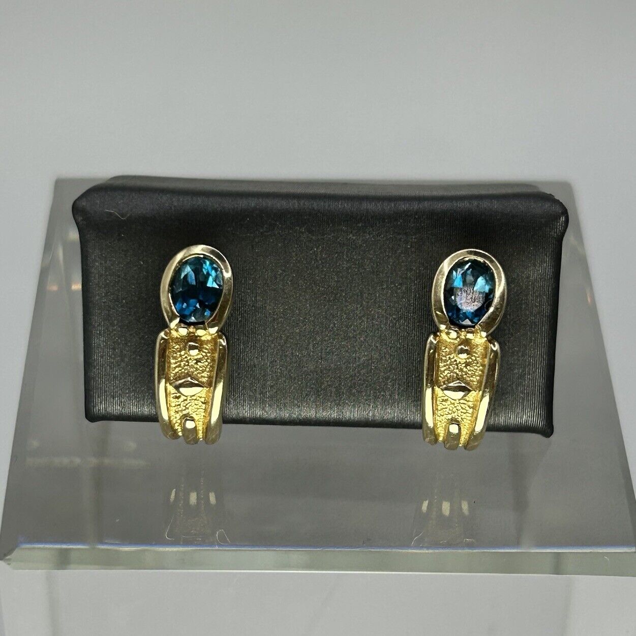 Blue Topaz Curved Stud Earrings 9ct 9k Yellow Gold - image 6