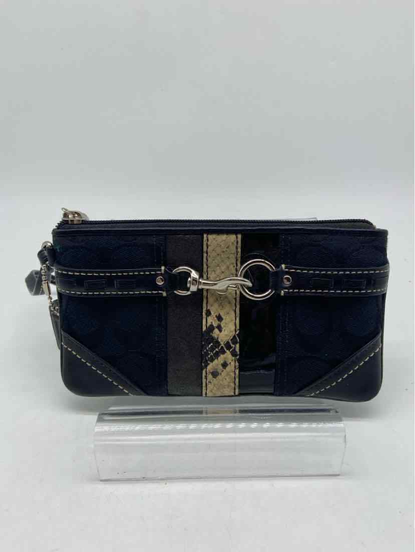 Pre-Owned Coach Black Wristlet Wristlet - image 13