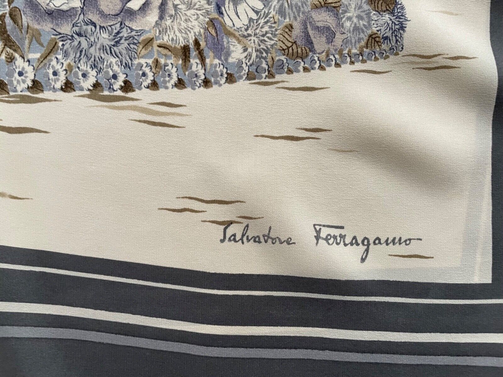 Salvatore Ferragamo Vintage Rare Collectible Silk… - image 12