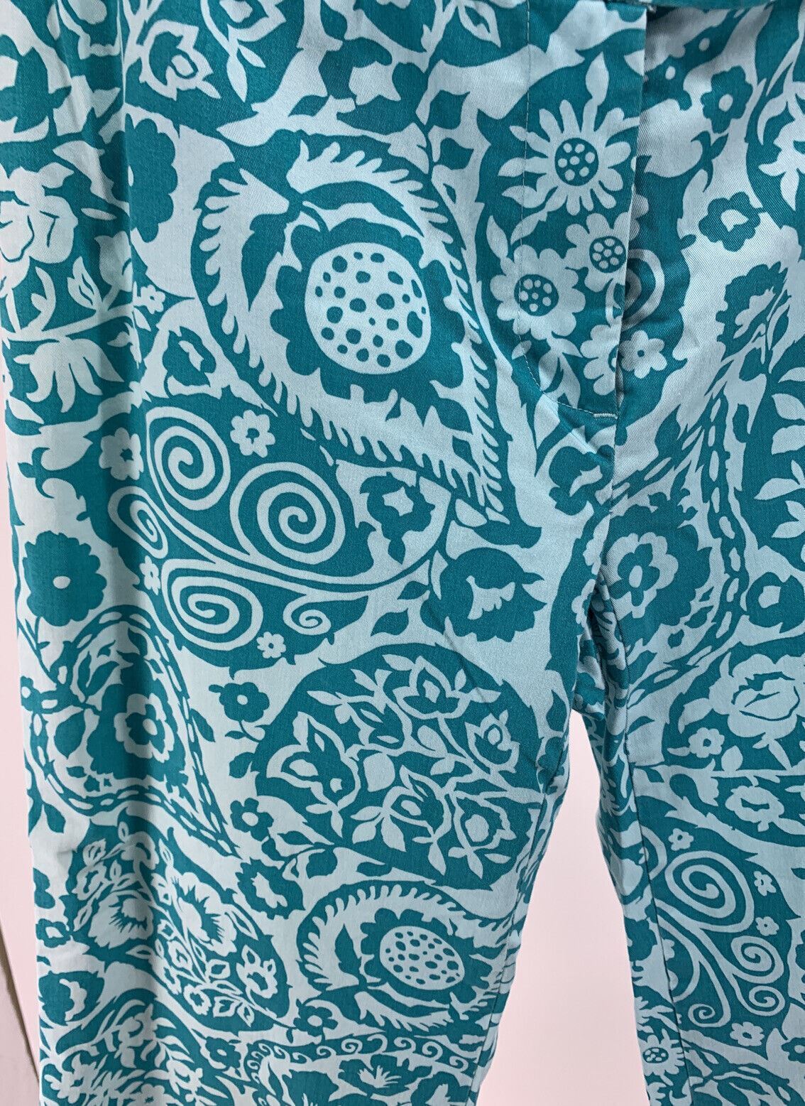 Ann Taylor Aqua Blue Patterned Capri Pants Size 2 - image 4