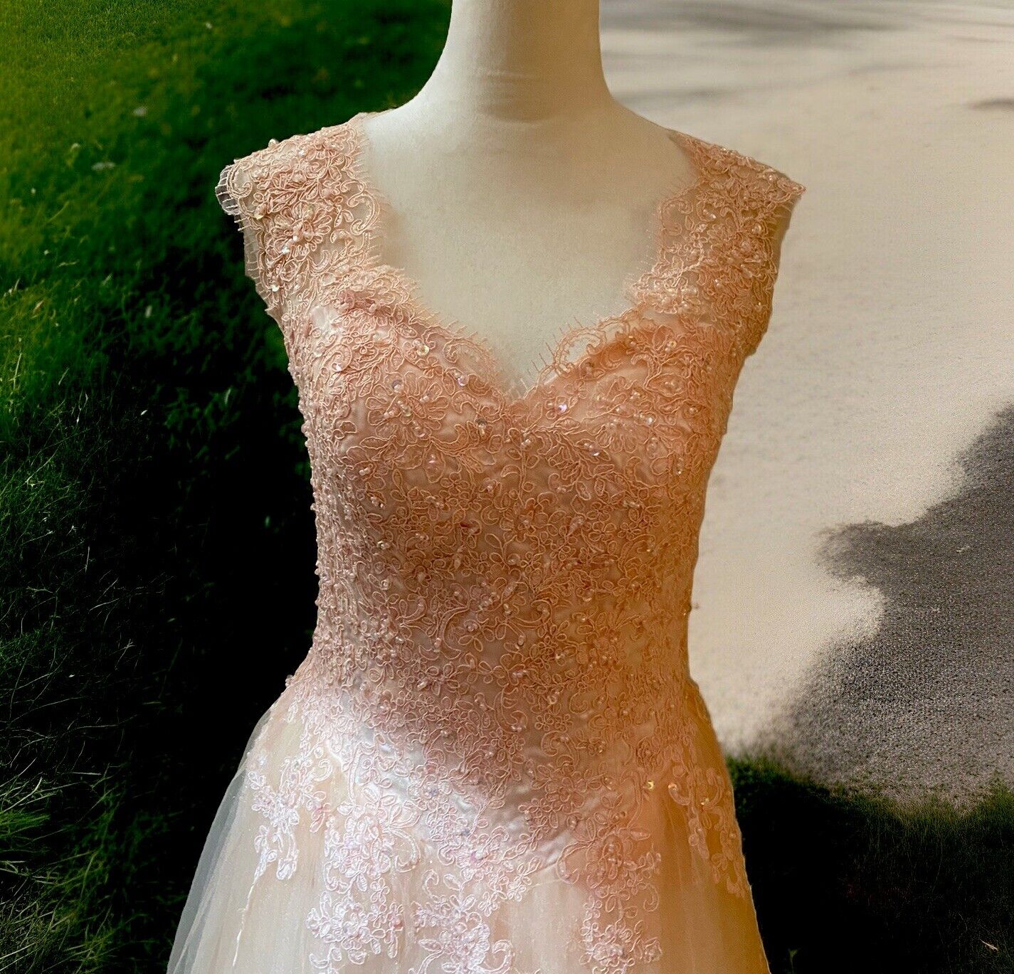 Beautiful Formal Gown Size 6. Stunning! - image 3