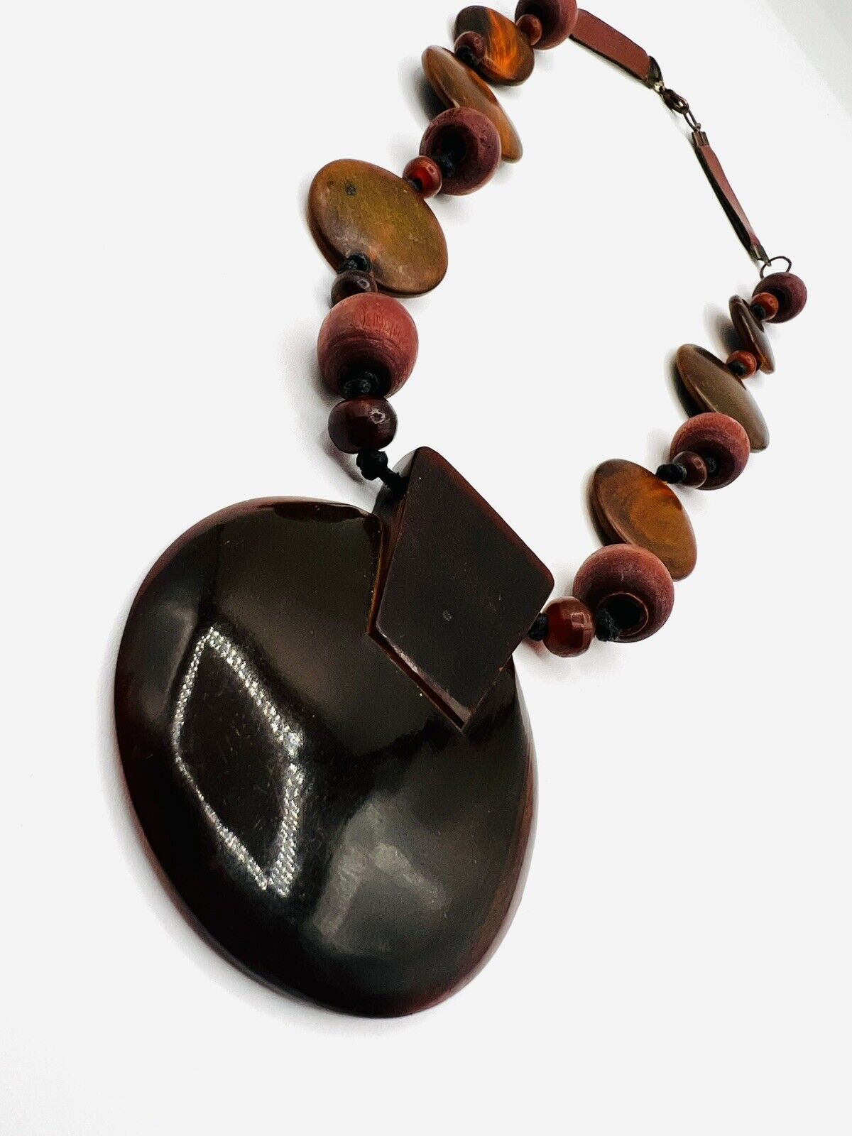 Vintage Bakelite Necklace - image 3