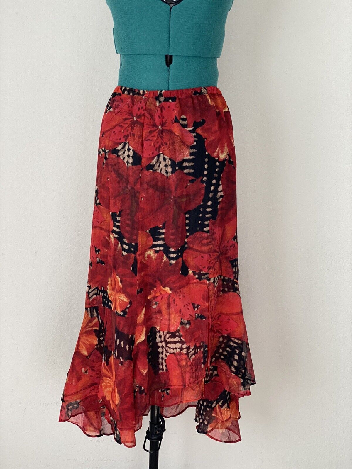 Black And Red Women’s Vintage Floral Skirt. Size … - image 10