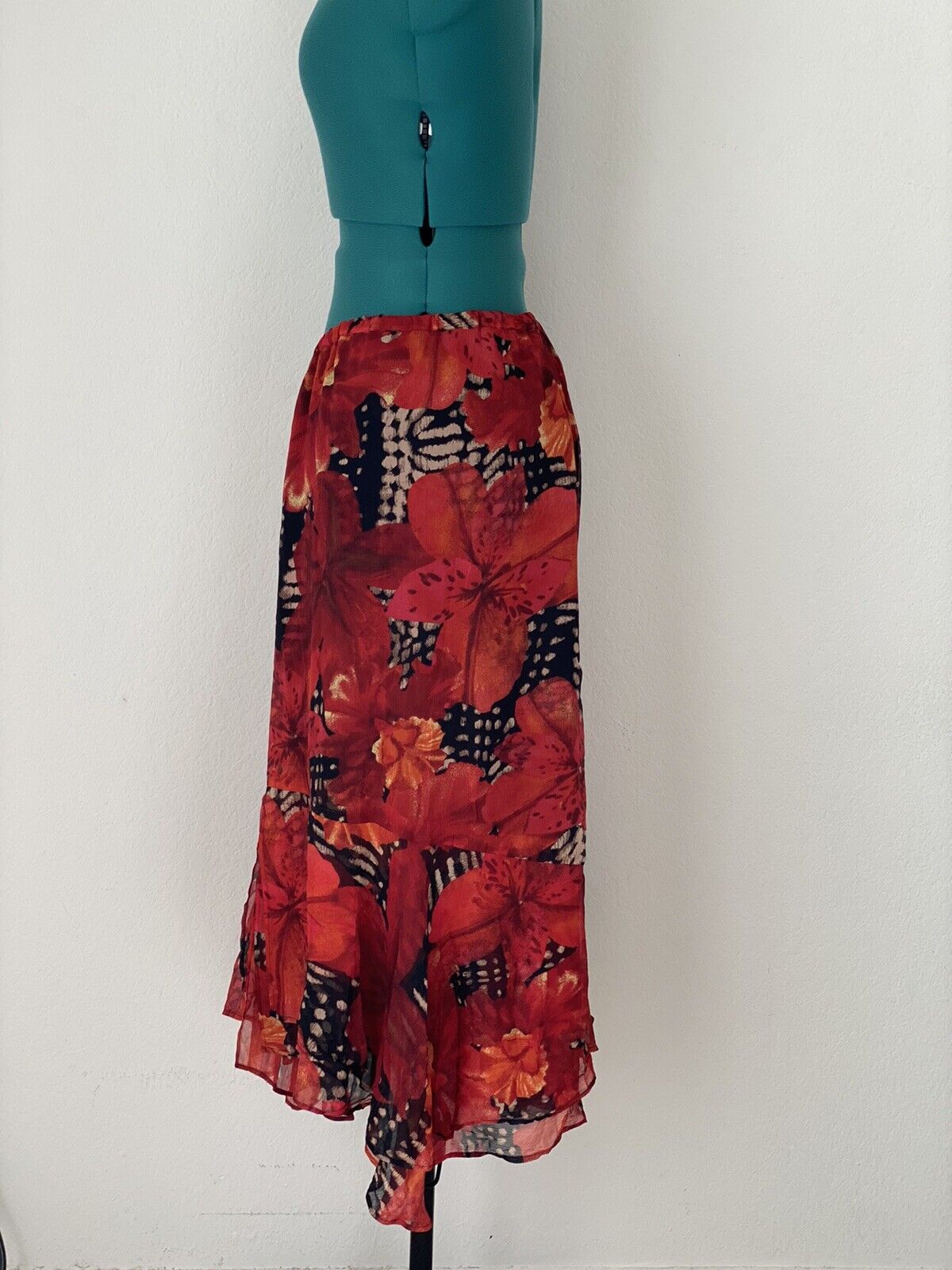 Black And Red Women’s Vintage Floral Skirt. Size … - image 6