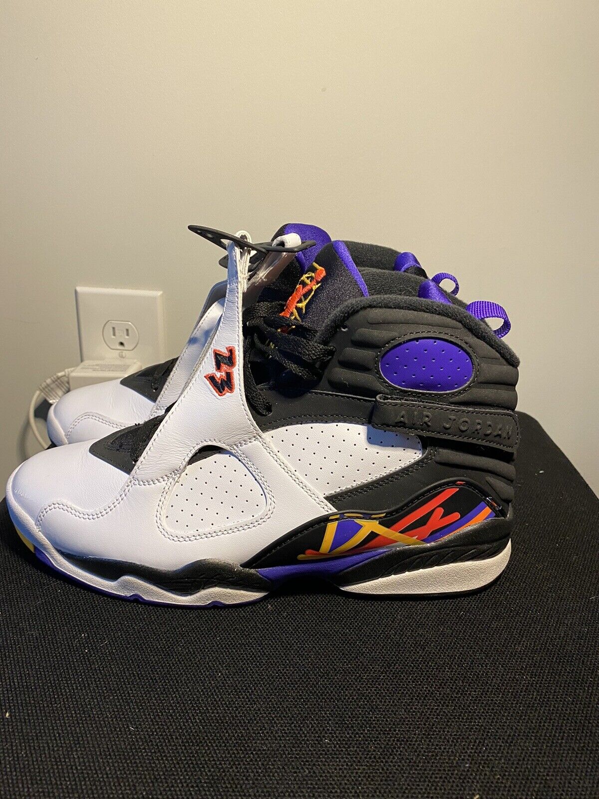 Jordan 8 Three peat size 8 - image 3