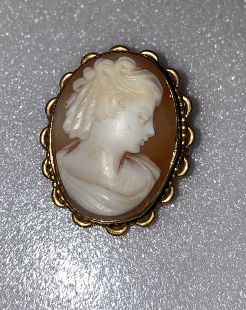 VINTAGE  12K GF OVAL CARVED SHELL RAISED CAMEO PI… - image 1