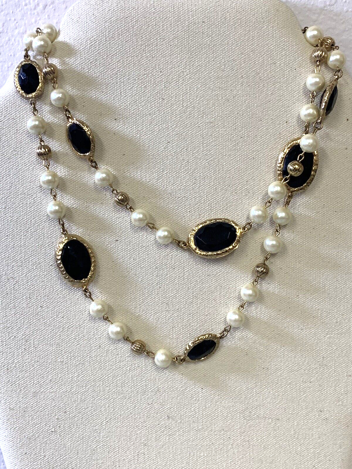 Faux Pearl Necklace Gold Tone - image 1