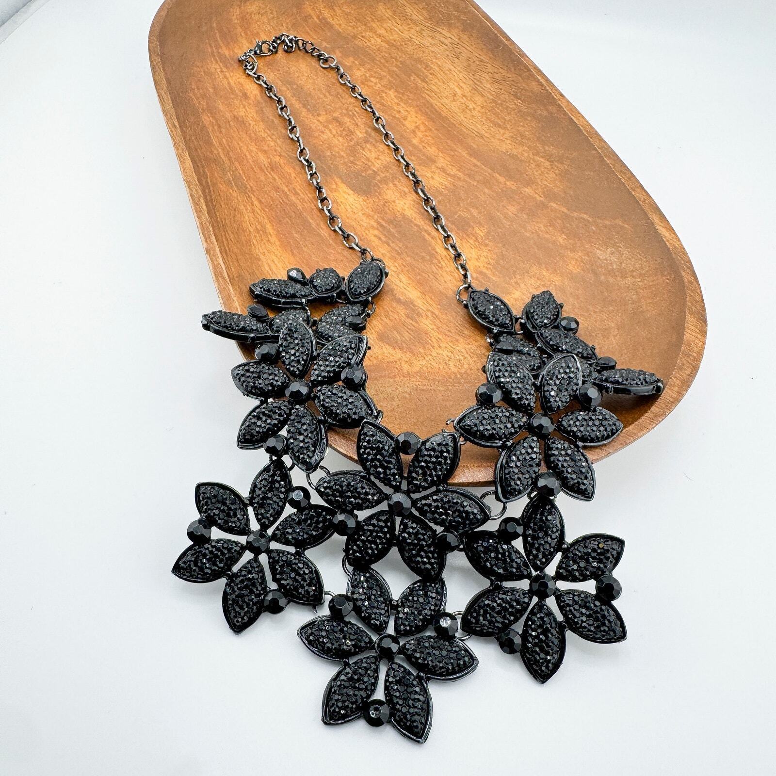 Vintage Monochromatic Flower Bib Necklace Gothic … - image 4