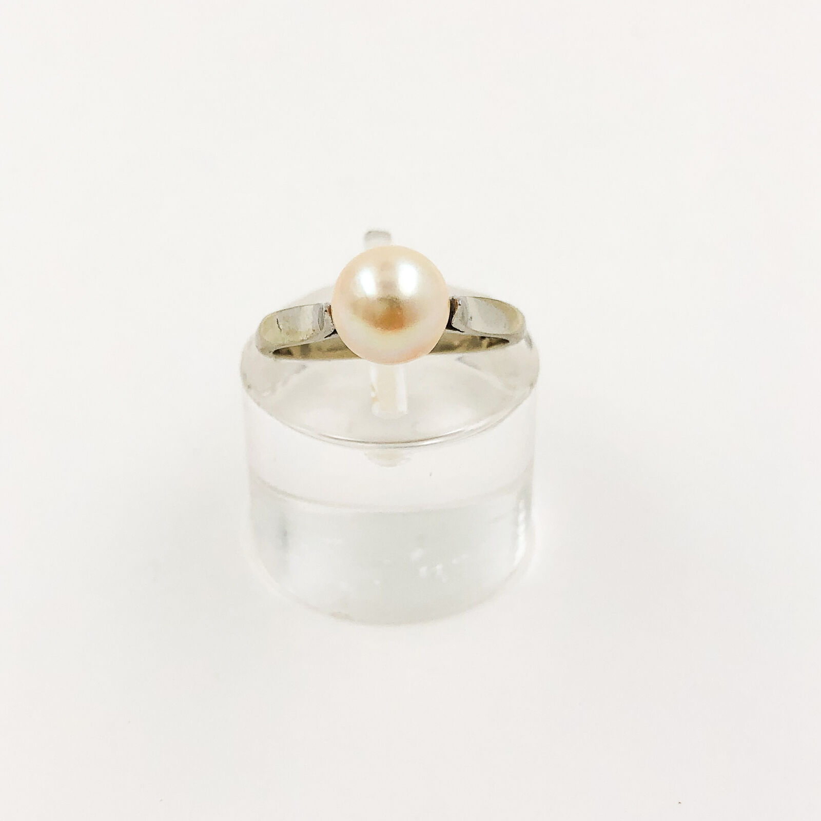 14 CT White Gold Ring With Freshwater Pearl - Siz… - image 1