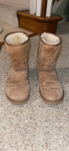 Classic Short Ugg Boots Women’s Size 9