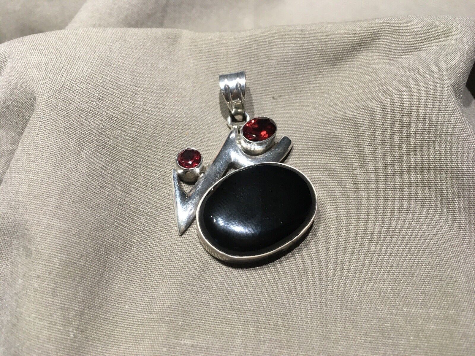 Vintage Sterling 925 Onyx And Garnet Pendant - image 1