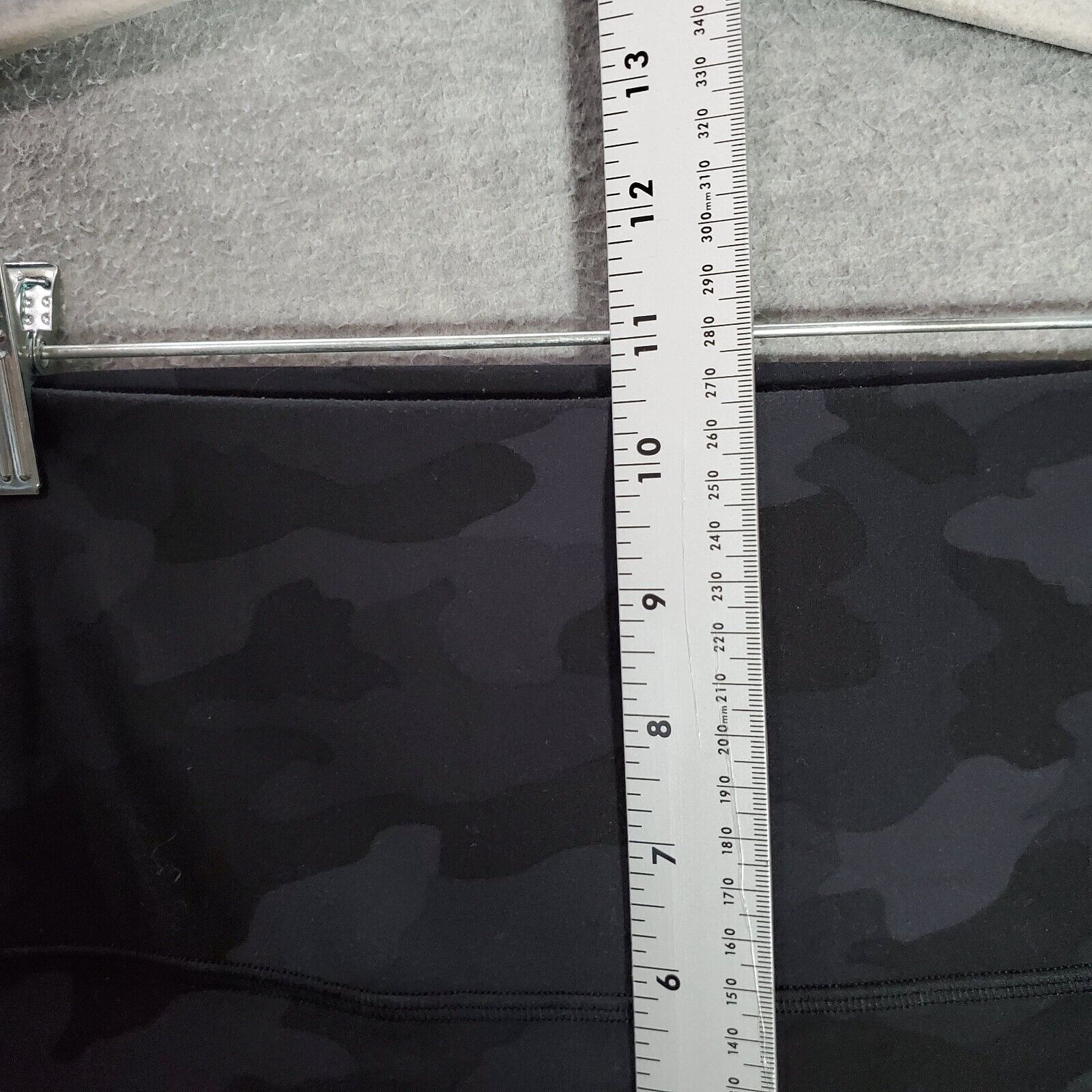 Lululemon Women Activewear Pants 4 Gray Camo Alig… - image 4