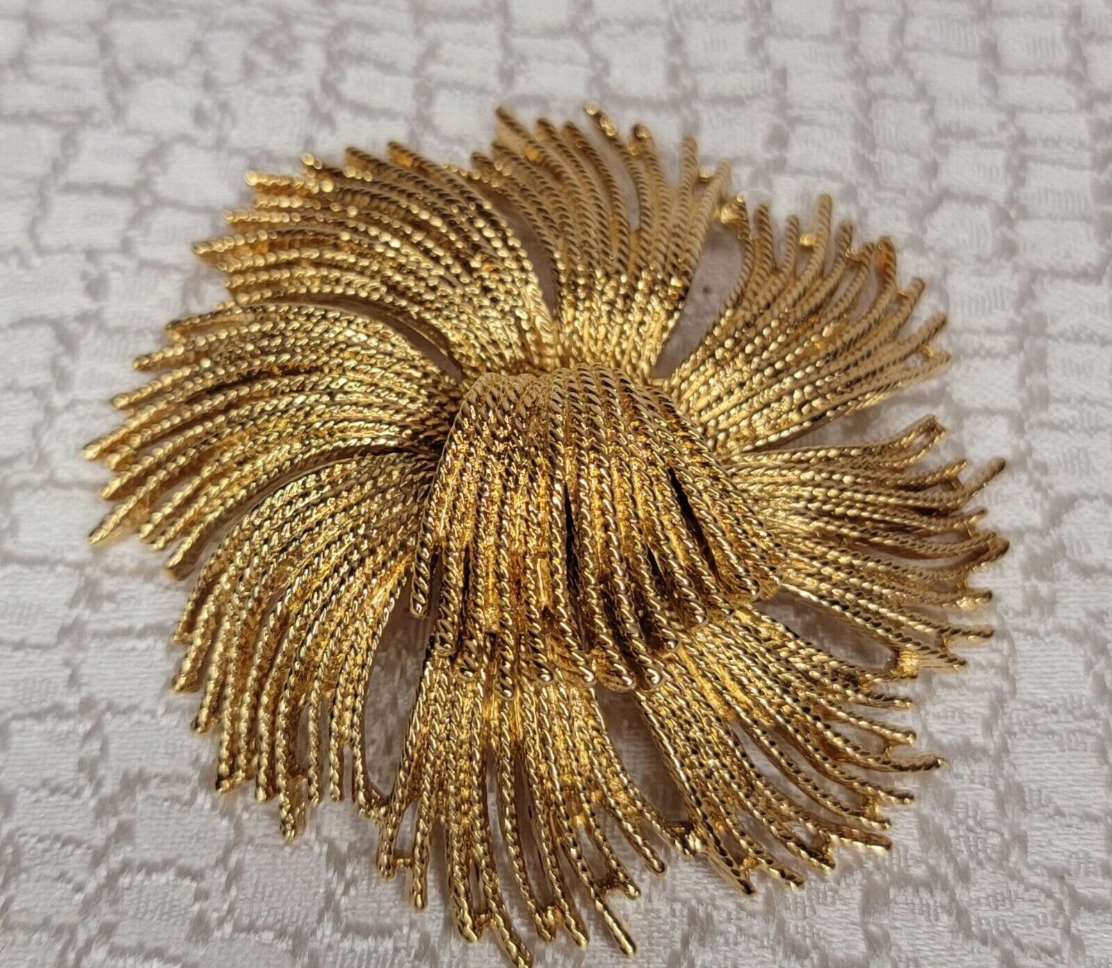 Vintage 1960s Monet Cordelia Gold Tone Haystack B… - image 2