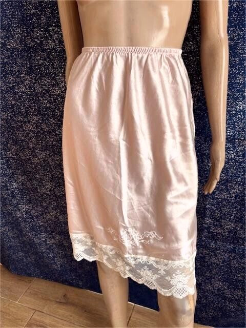 VTG CHRISTIAN DIOR HALF SLIP PINK LACE TRIM SZ S - image 1