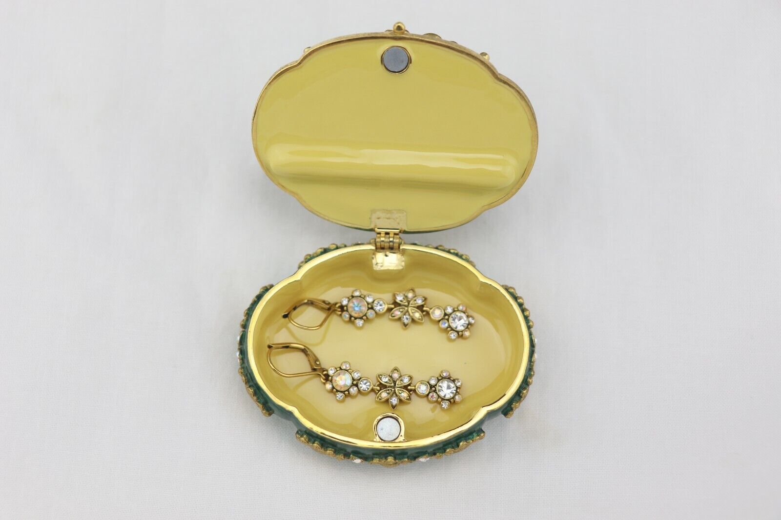 JOAN RIVERS Trinket Box w/ BROOCH & EARRINGS Comp… - image 7