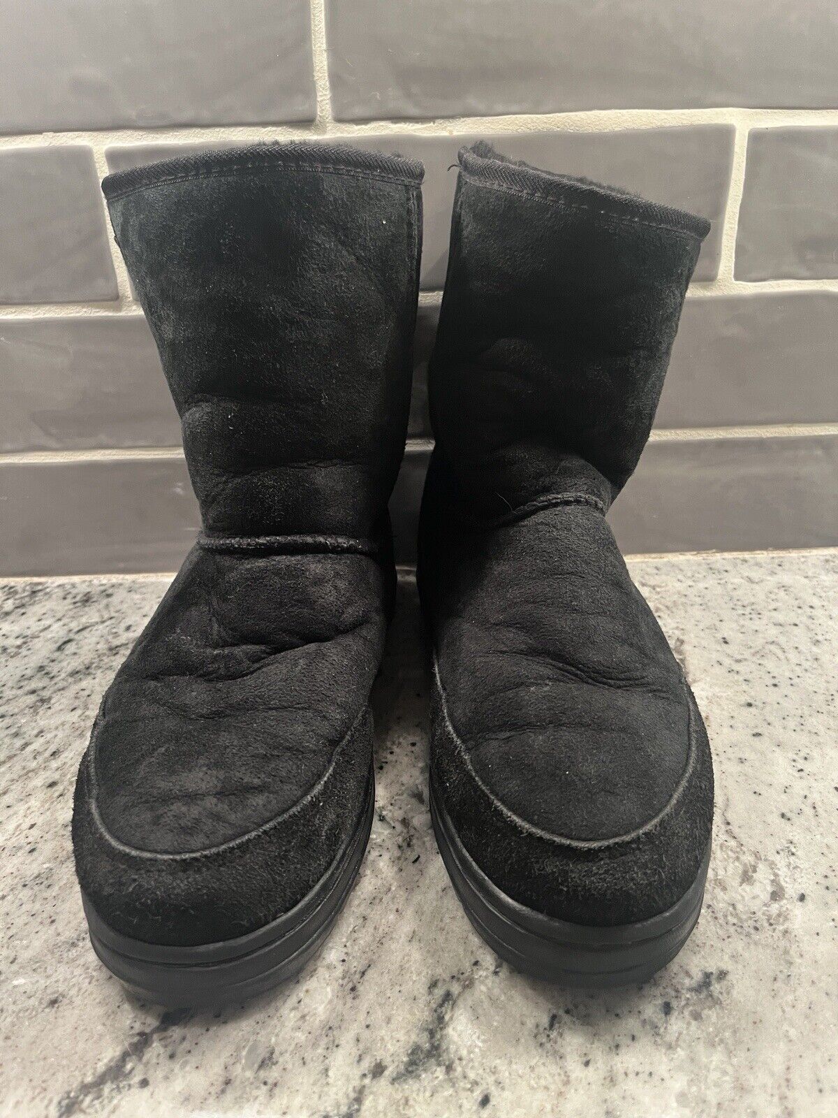 UGG Australia's Ultimate Short Winter Boots in Bl… - image 2