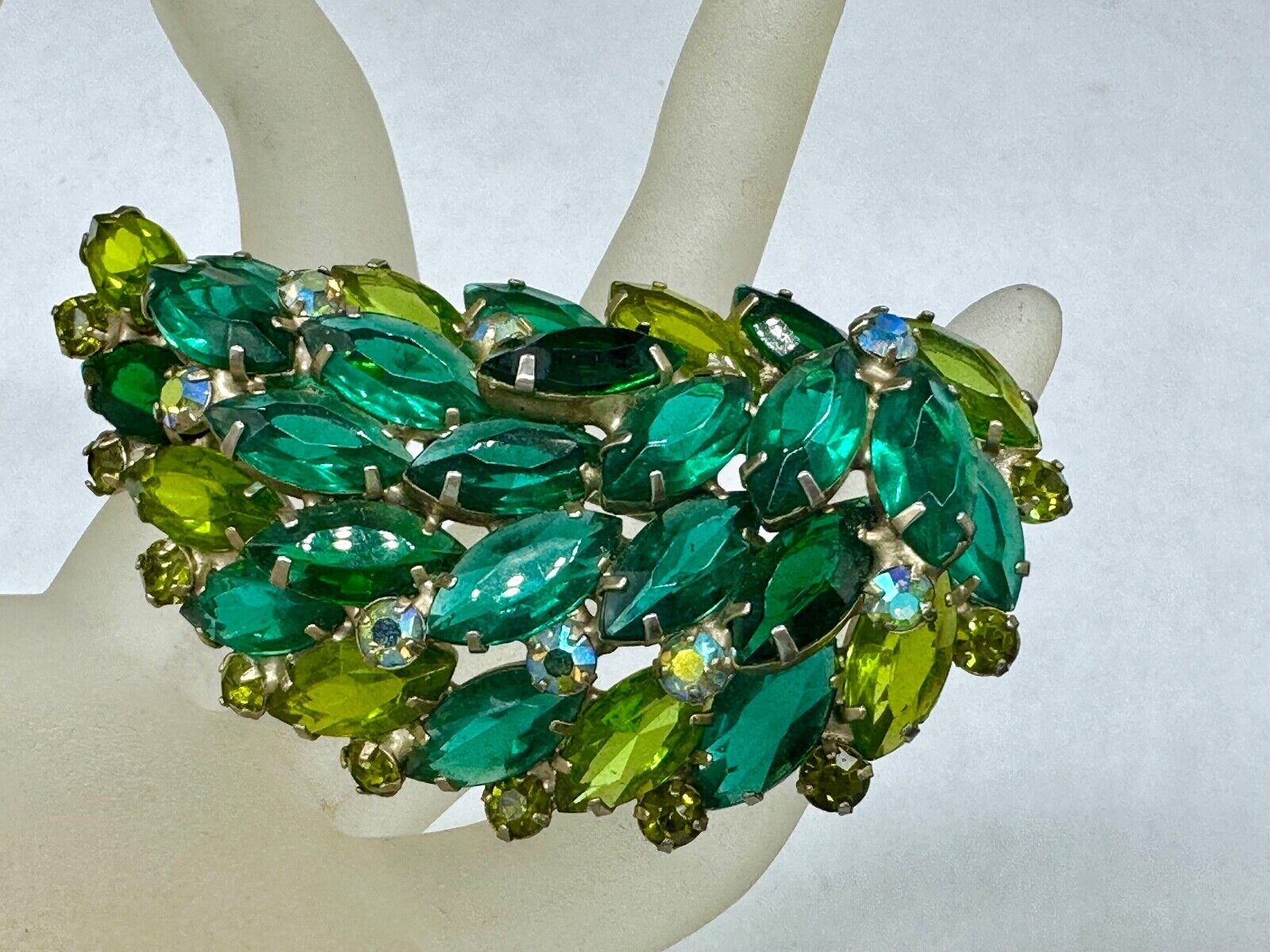 VINTAGE ESTATE GOLD TONE AURORA BOREALIS EMERALD … - image 8