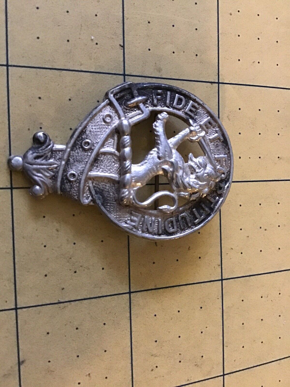 Fide Et Fortitudine Pin Or Lapel - image 3