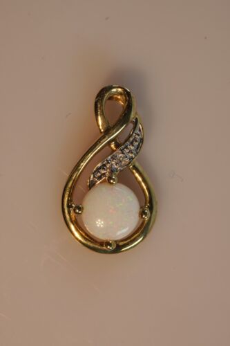 9ct gold opal and diamond pendant