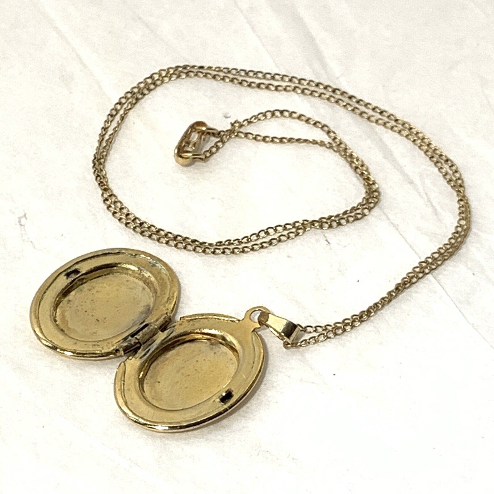 Vintage 12K GF Oval Locket Pendant 16" Chain Etch… - image 7