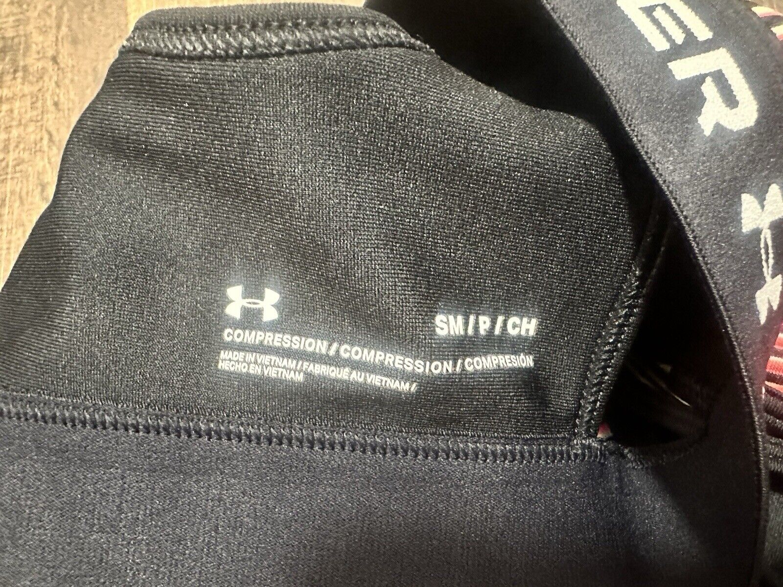 Under Armour compression sports bra small - image 3