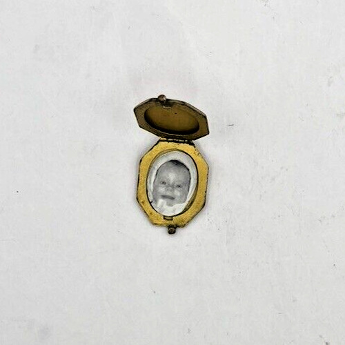 Antique Art Deco Goldtone Picture Locket Pendant - image 4