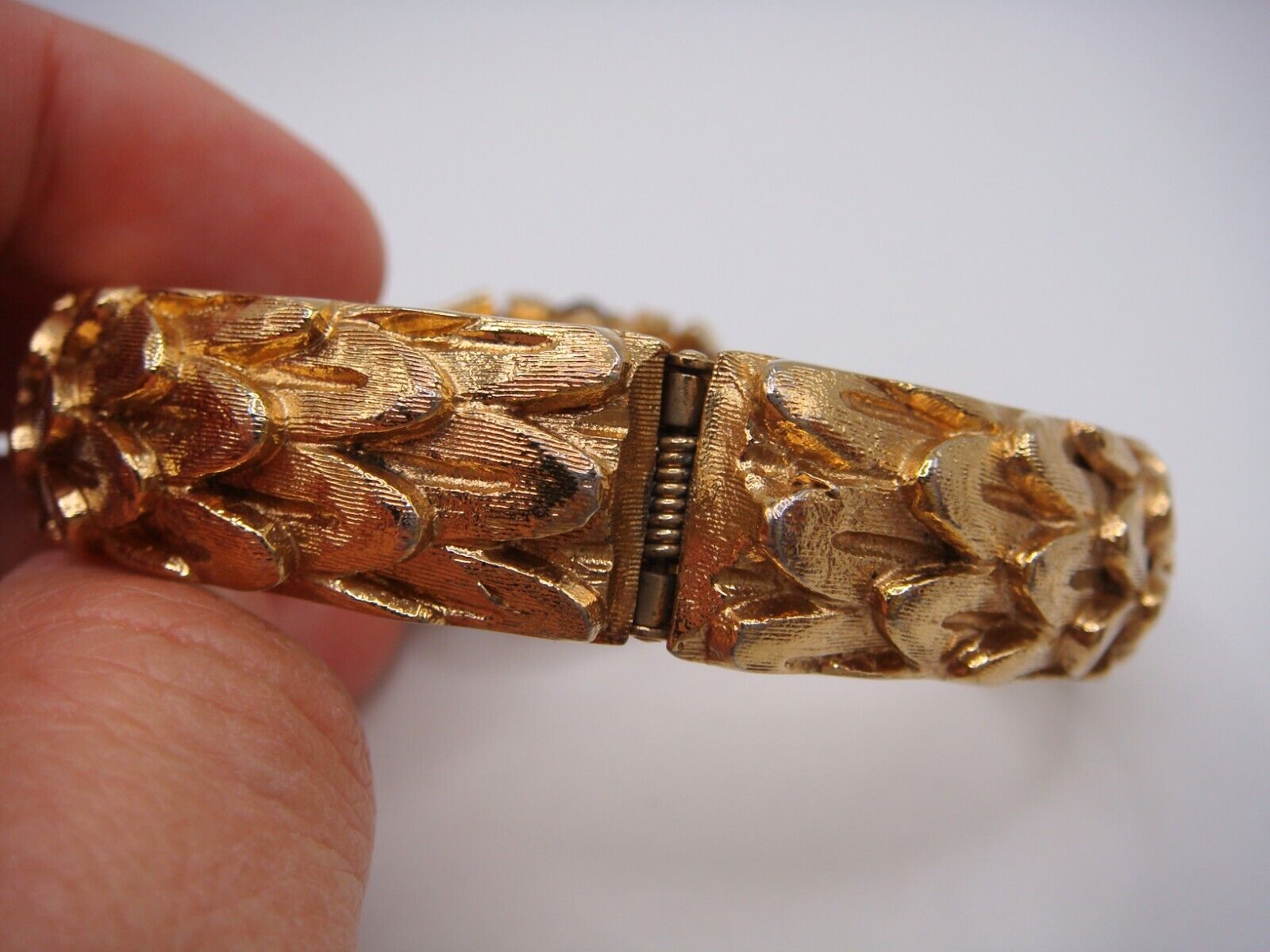 VINTAGE SIGNED NORMAN GOLD TONE BRACELET BANGLE W… - image 11