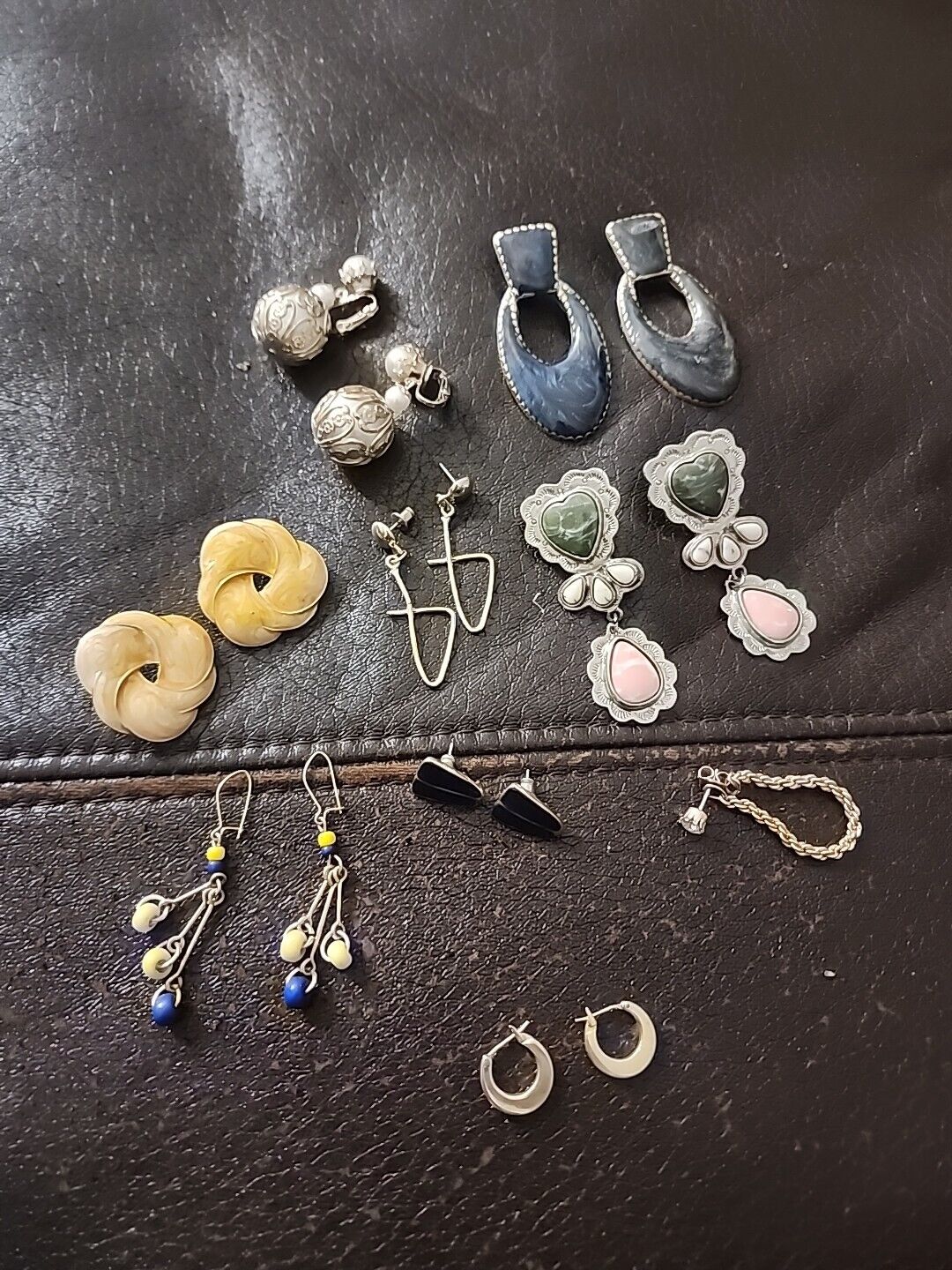 Lot Of Vintage Jewelery Earrings - image 1