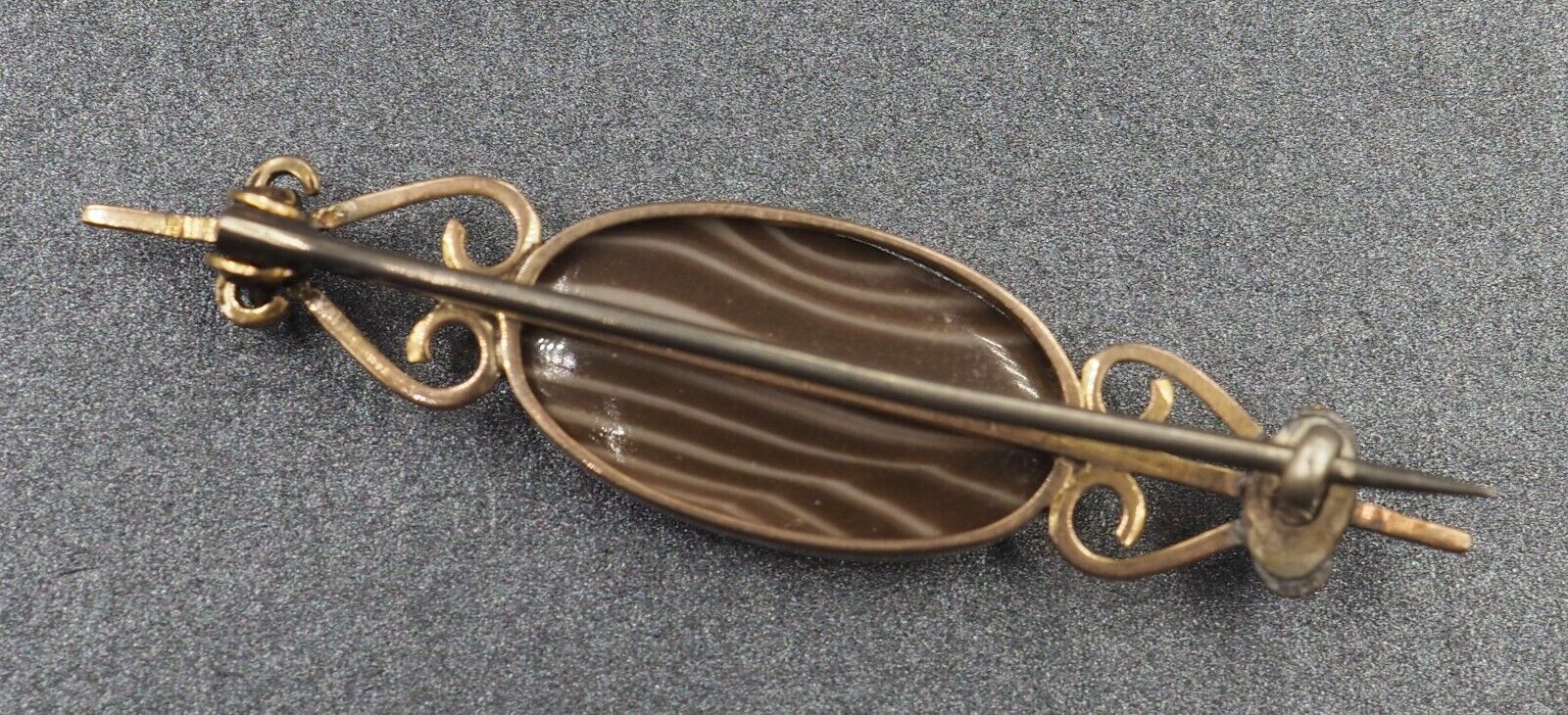 9ct Yellow Gold Banded Agate Brooch - image 6