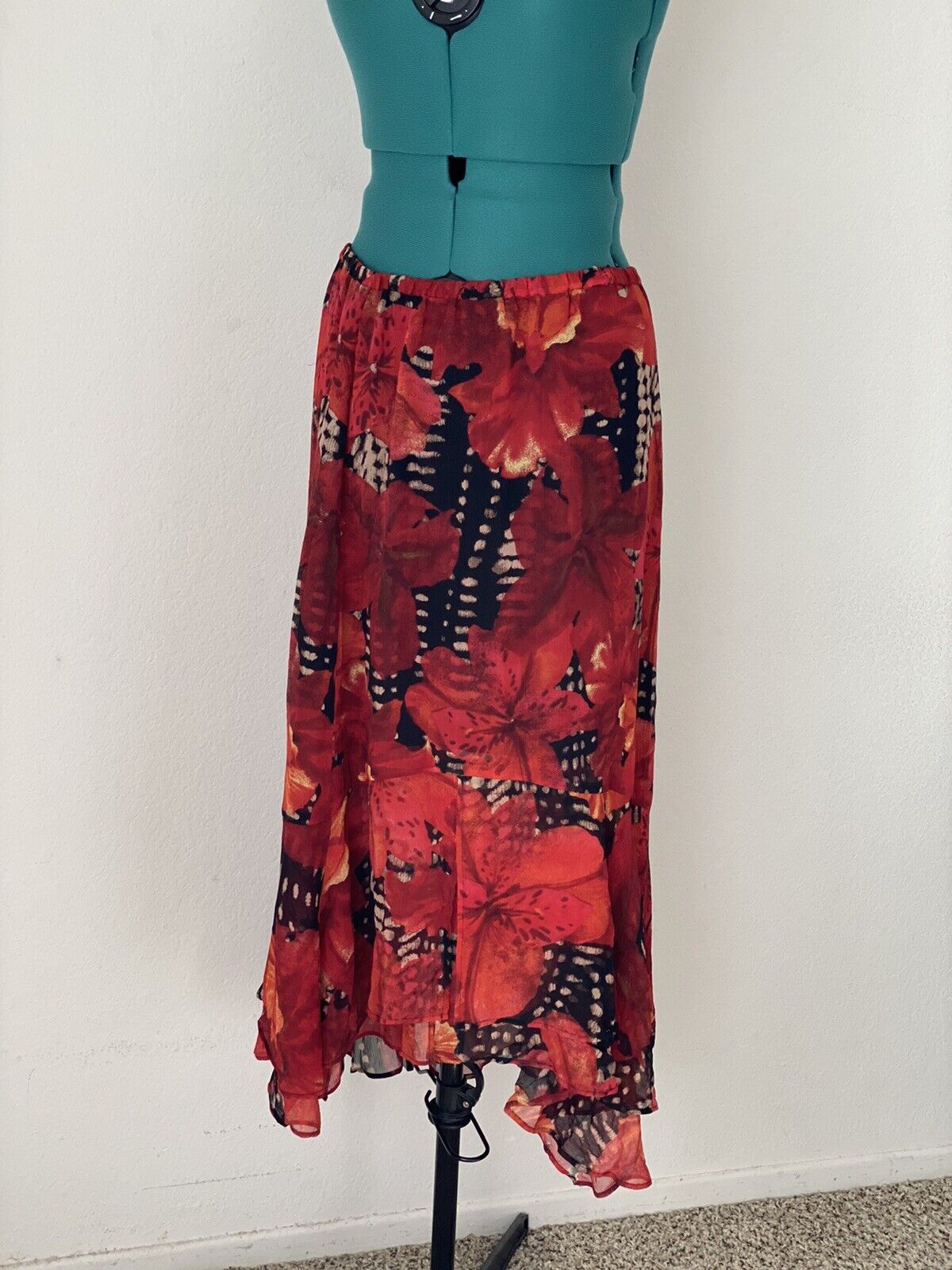 Black And Red Women’s Vintage Floral Skirt. Size … - image 4