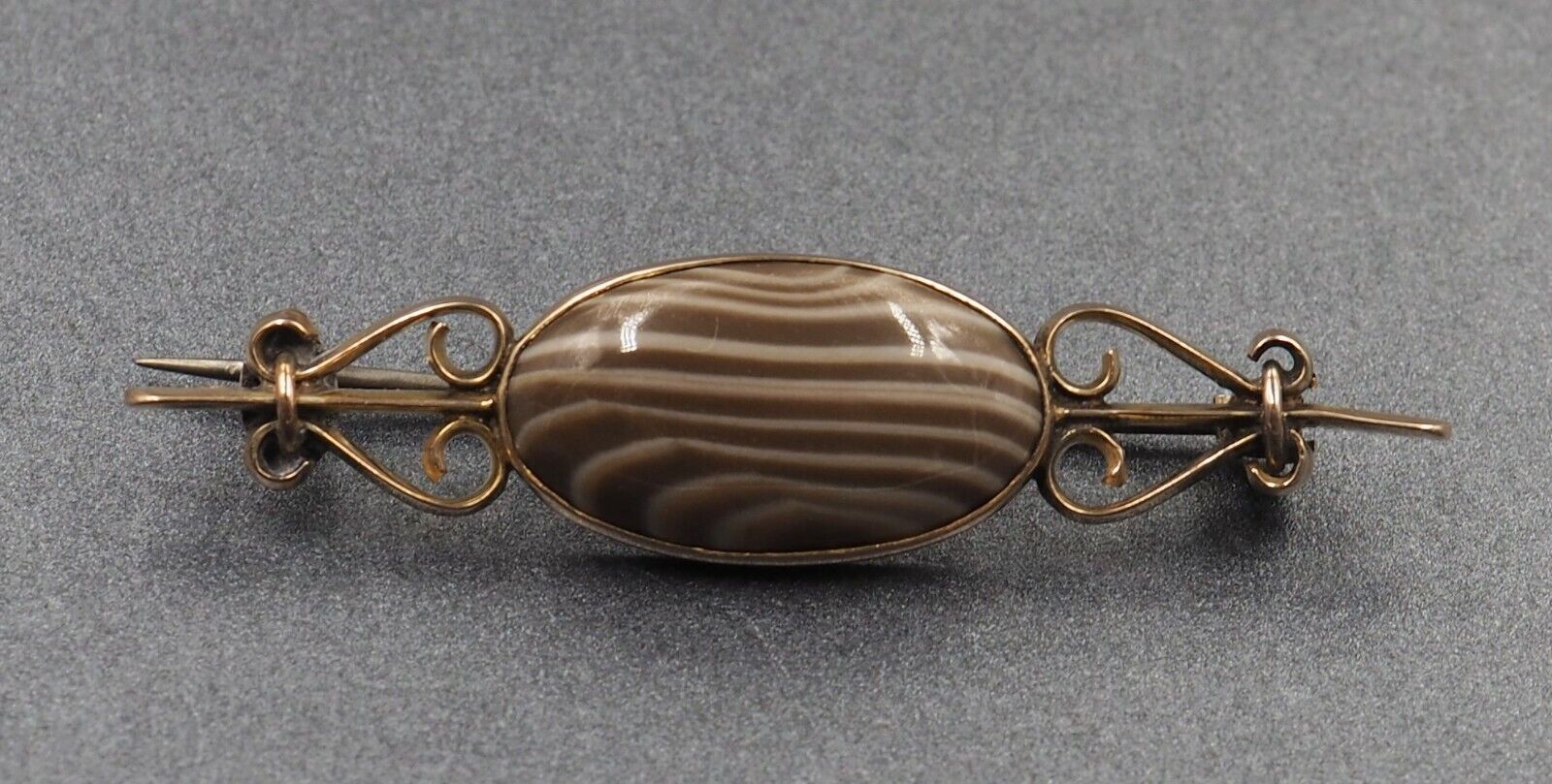 9ct Yellow Gold Banded Agate Brooch - image 5