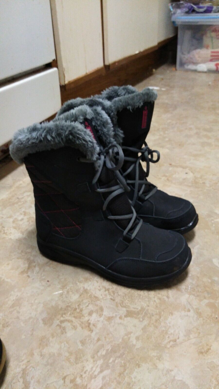 Columbia Women waterproof  Insulated Boot.size 6 - image 3