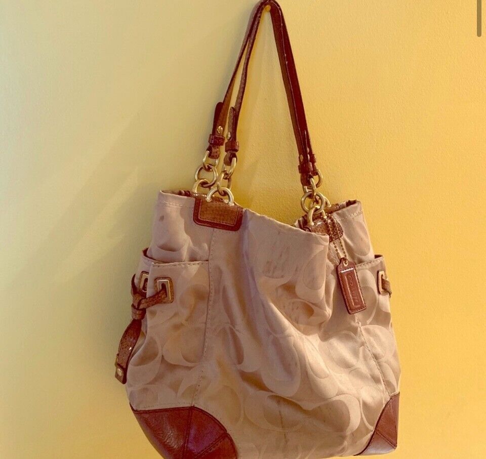 Coach signature "C" Peyton tote bag preowned - image 1