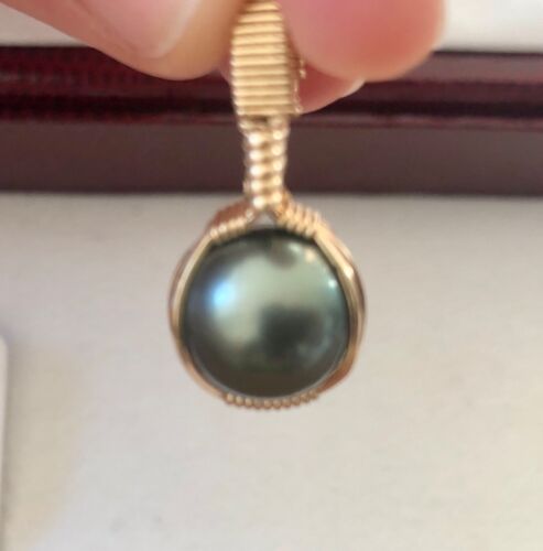 Tahitian Pearl and 10k Yellow Gold Pendant