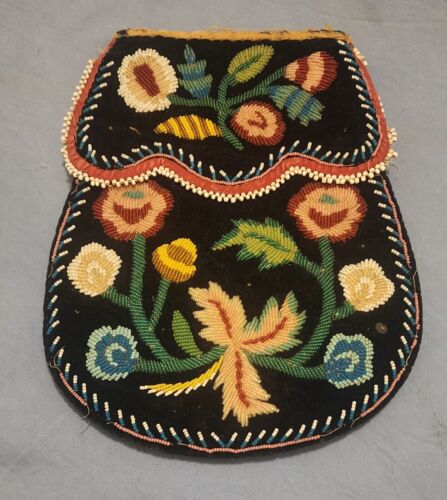 Very Fine Antique Native Iroquois Beaded purse - image 1