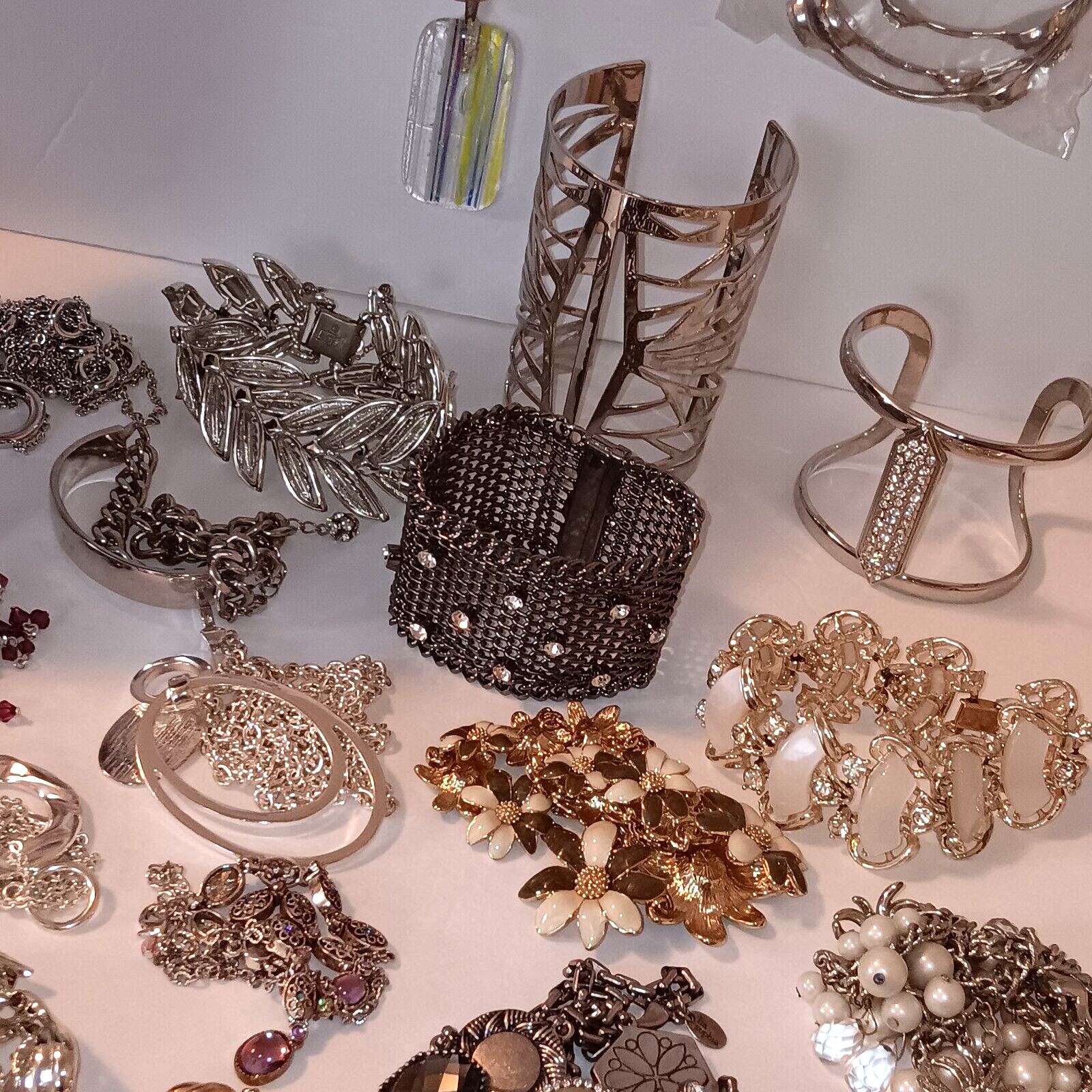 VINTAGE TO NOW LARGE 10LB COSTUME JEWELRY LOT EST… - image 3