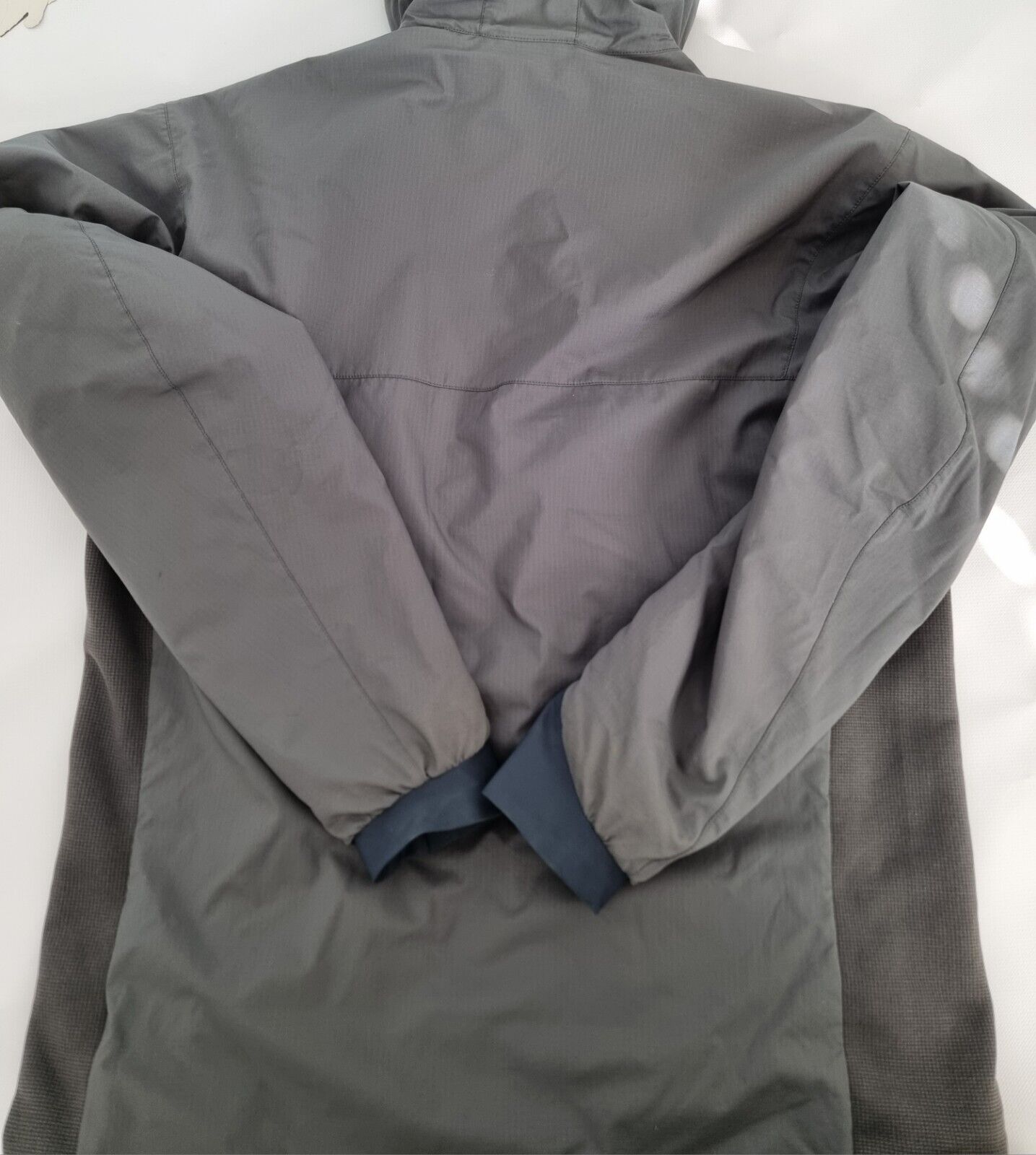 Arc'teryx LEAF Atom LT Hoody Wolf Grey Medium Gen… - image 14