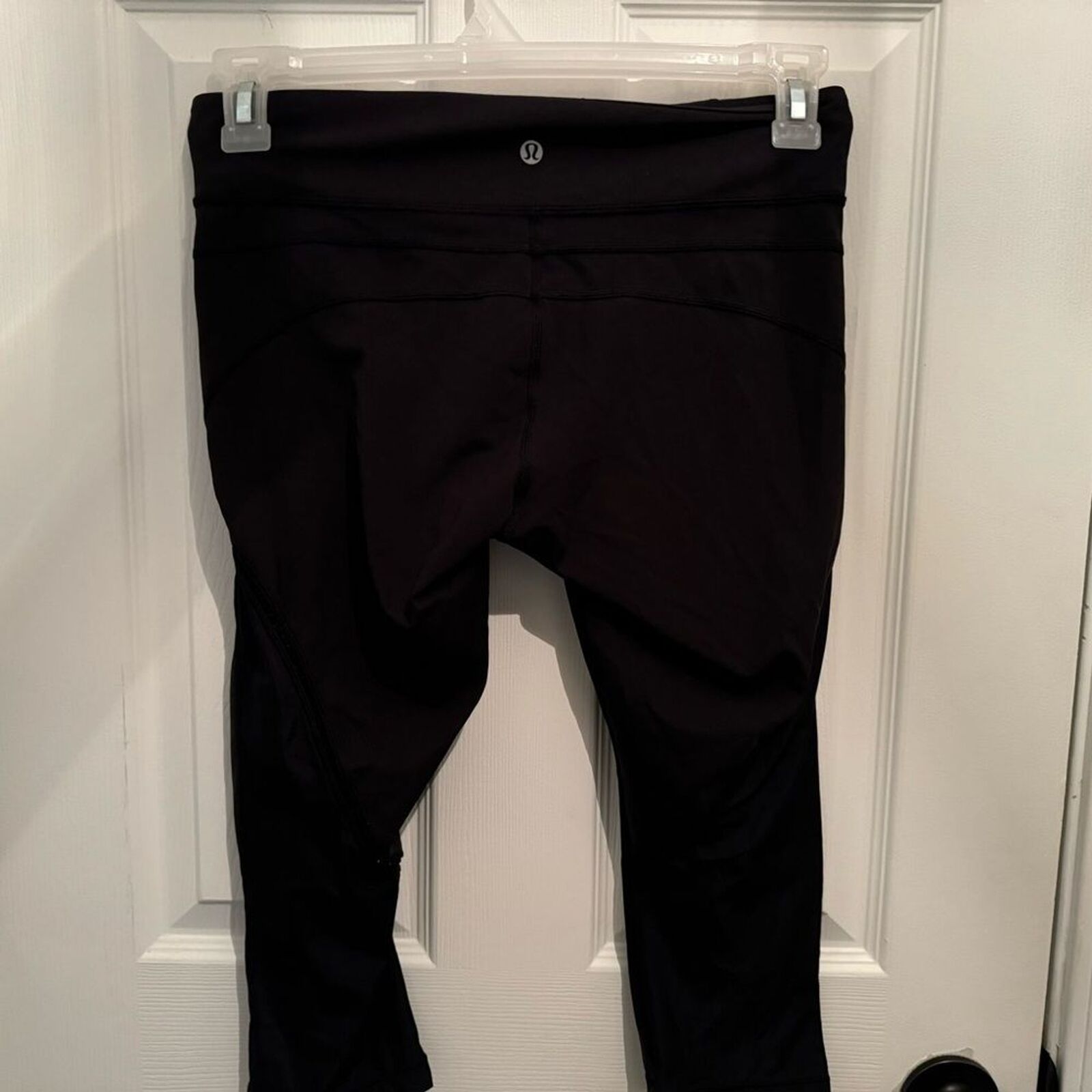 Lululemon cropped leggings black capri size 8 - image 3