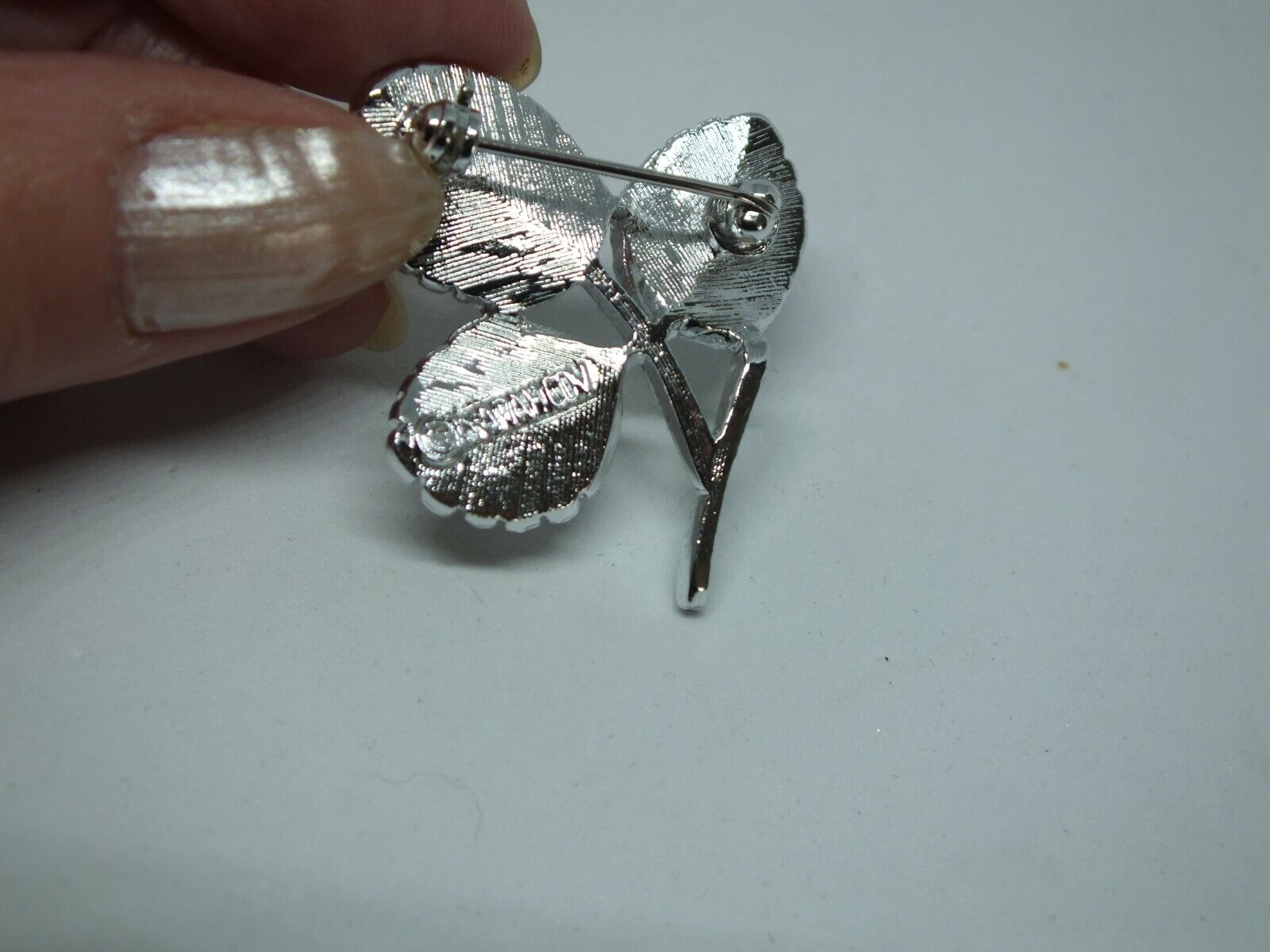 Beautiful Brooch Pin Silver Tone Textured Leaf Si… - image 3